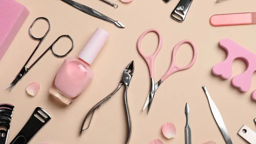 Featured Image of an Article related to "Makeup Nail tech Kit List for Beginners."