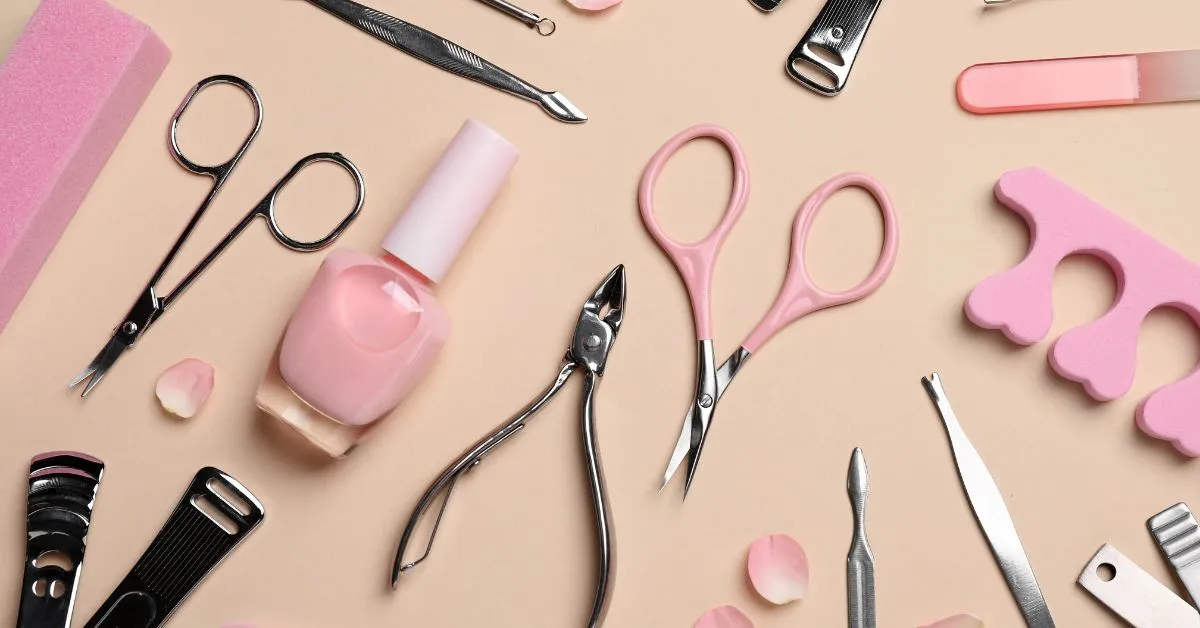Featured Image of an Article related to "Makeup Nail tech Kit List for Beginners."